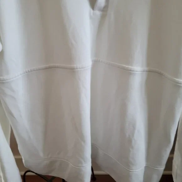 Alice Walk - The Zip-Up Sweatshirt in White - Picture 9 of 10